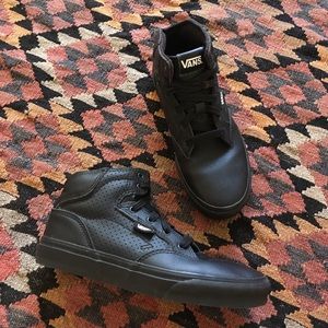 rare! • vans hi-top sneakers
